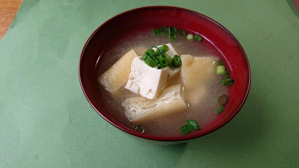 豆腐とわかめの味噌汁.jpg