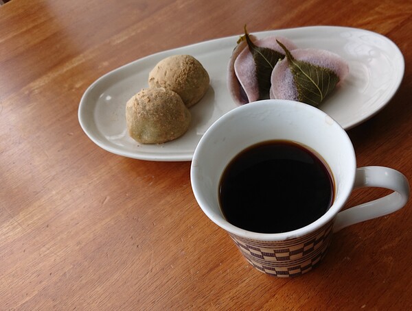 珈琲と桜餅  完成.jpg