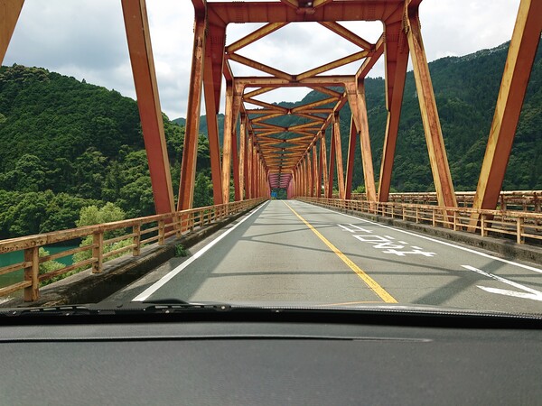 オレンジの橋.jpg