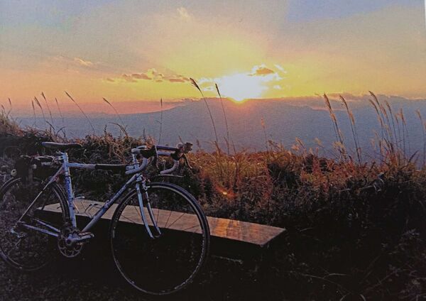 自転車のと夕陽.jpg