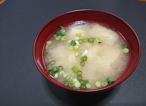 豆腐と油揚げの味噌汁.jpg