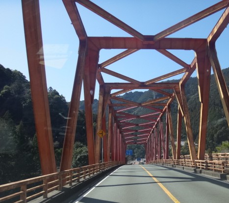 オレンジ色の橋.JPG