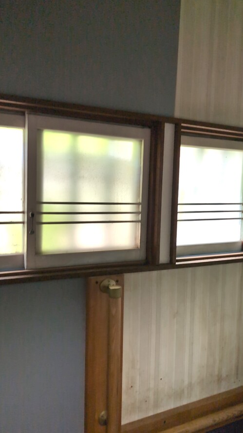 壁紙貼る途中.jpg