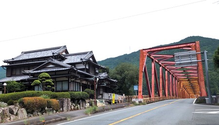 横山の赤い橋.jpg