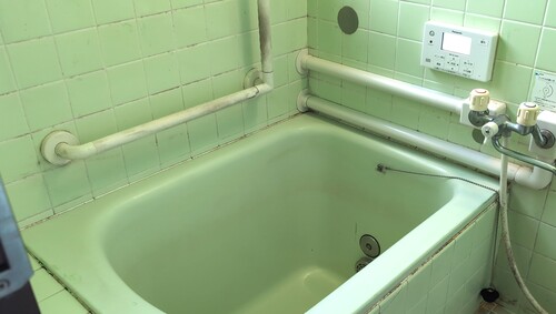 昭和な浴槽.jpg